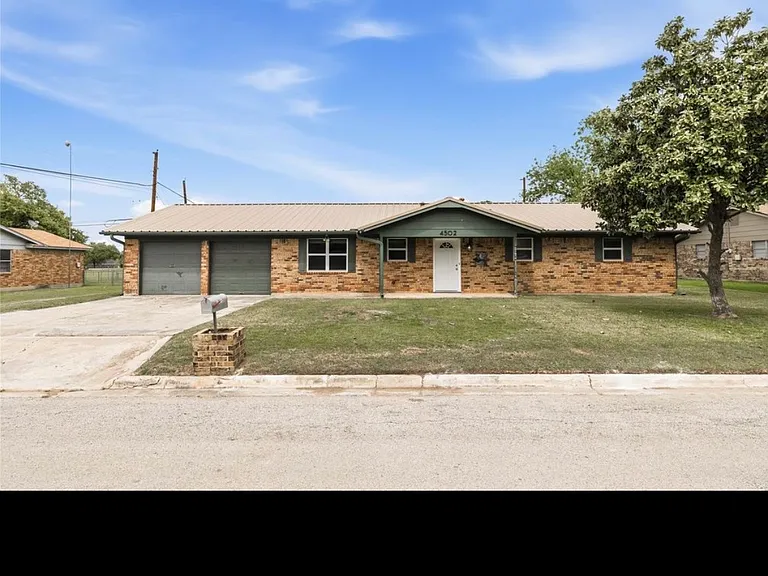 4502 Delwood Dr — Photo 3
