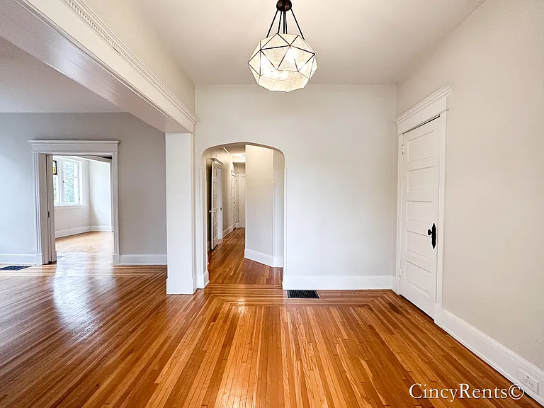 2552 Erie Ave #1 — Photo 2