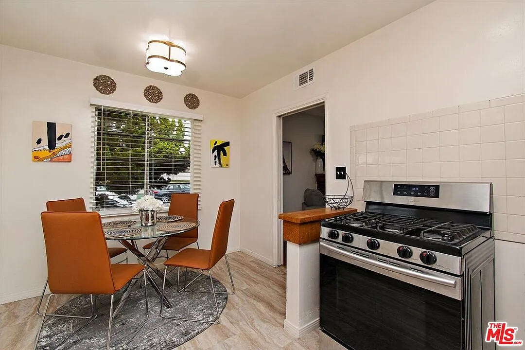3 bed, 2.0 bath, 1650 sqft, $3,750 — Photo 3