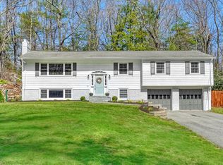 12 Sagamore Dr, Andover, MA 01810
