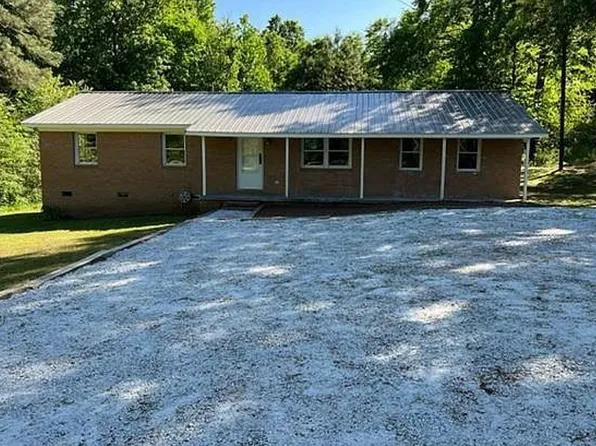 217 Bowles Ln, Silverstreet, SC 29145