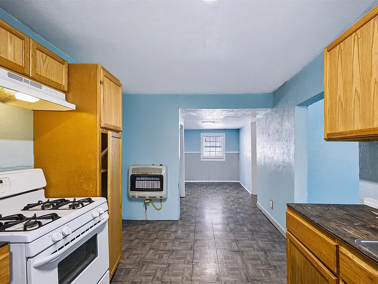 928 E Corona St — Photo 11
