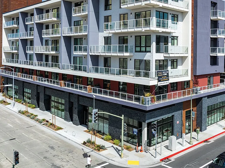 240 W Macarthur Blvd — Photo 28