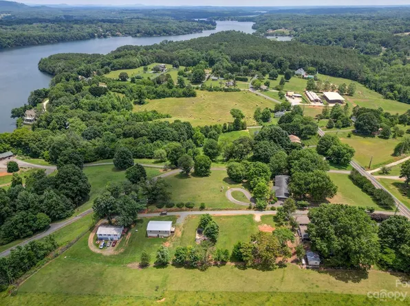 4643 16th Street Dr NE, Hickory, NC 28601