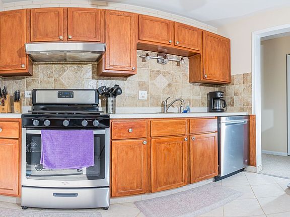 3rd image of 248 Hood Ct