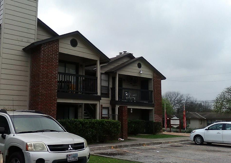 2nd image of 806 Station St APT 2