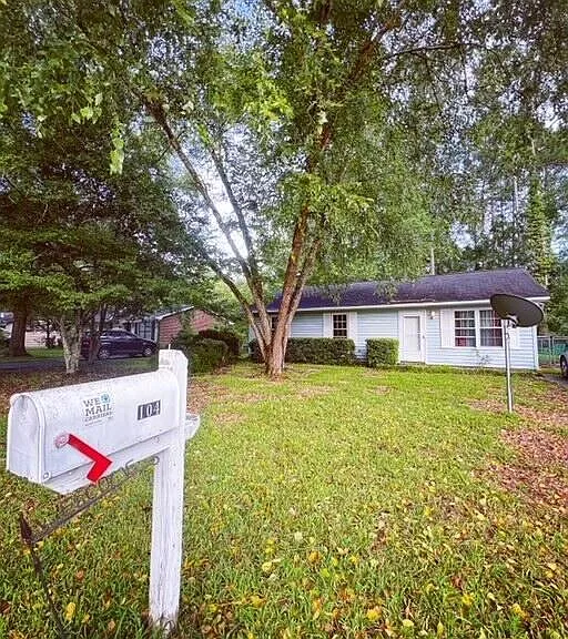 104 Stephen Ct — Photo 1