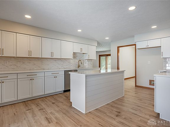 4th image of 318 Joy Elizabeth Dr