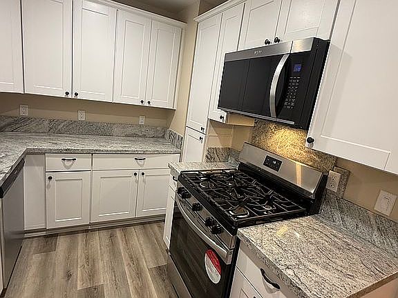 4th image of 679 Sunset Way