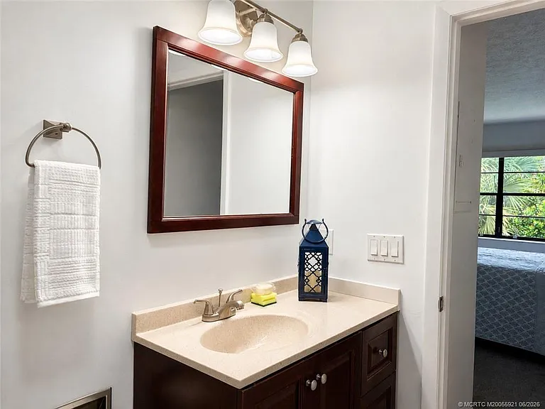 615 NW Oleander St #202 — Photo 13