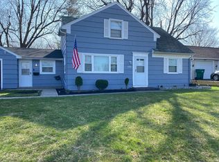 290 Woodcroft Dr, Rochester, NY 14616