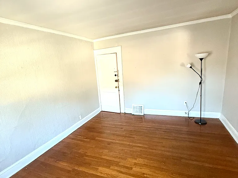 380 6th St NE #7 — Photo 4