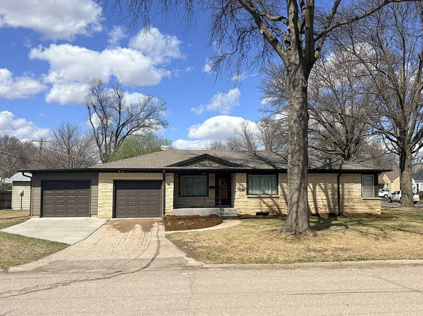 821 E 12th St, York, NE 68467