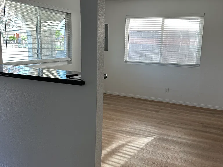 11440 Lambert Ave — Photo 2