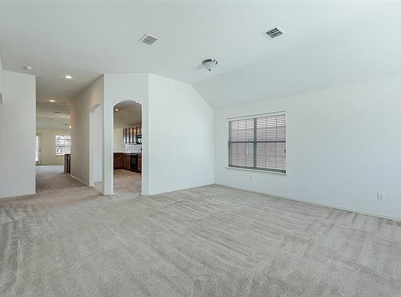 4th image of 3709 Redwood Cir