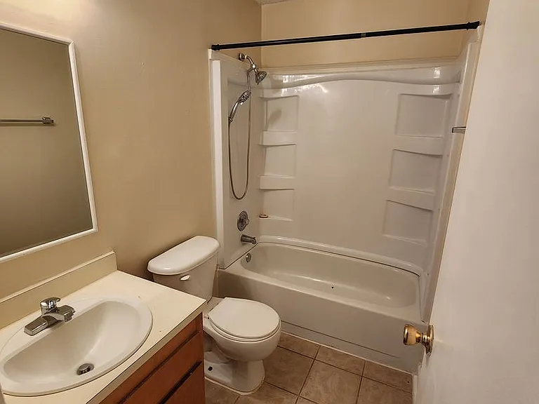 802 Margret Ln — Photo 17