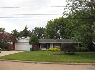 404 E 11th St, Port Clinton, OH 43452