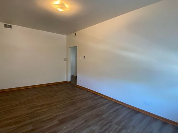 3rd image of 4007 W Waveland Ave #2