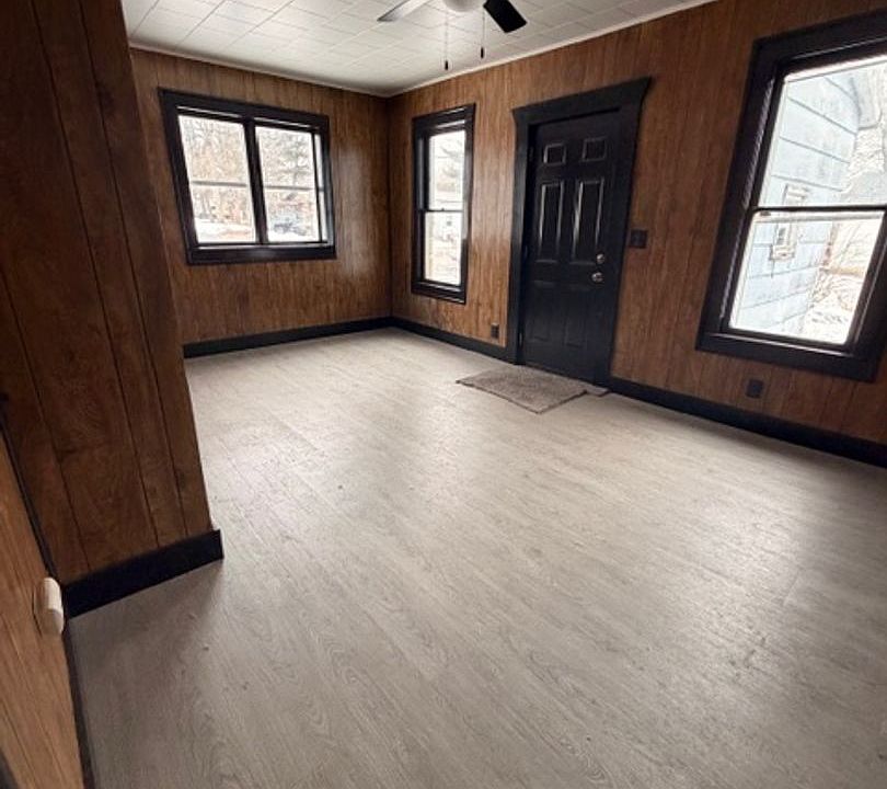 1st image of 1002 Lindoo Ave E