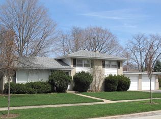 403 N Stratford Rd, Arlington Heights, IL 60004