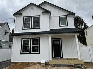 2924 Marlborough Rd, Oceanside, NY 11572