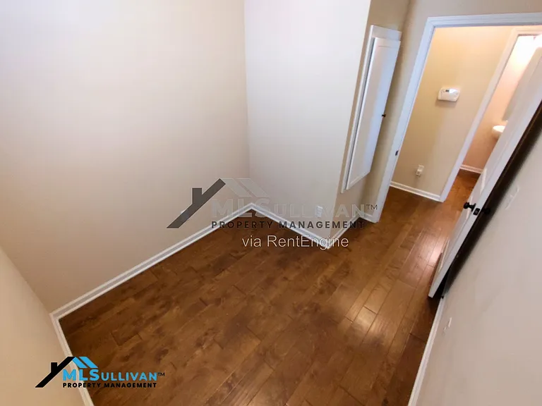 207 Maple Walk St — Photo 27