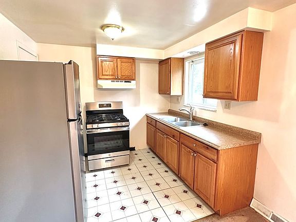 4th image of 3305 W Run Rd