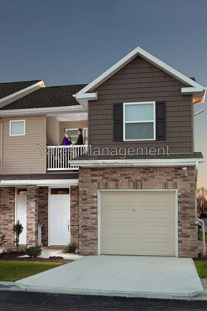2 bed, 2.5 bath, 1274 sqft, $1,795 — Photo 3