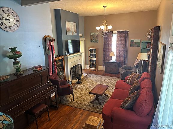 4th image of 225 Central Ave