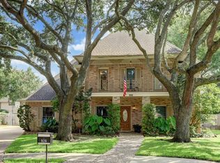 926 Mockingbird Way, Sugar Land, TX 77478