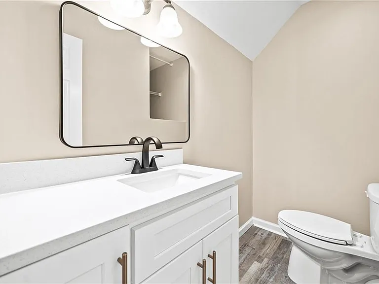 228 Hawkins Farm Cir — Photo 32