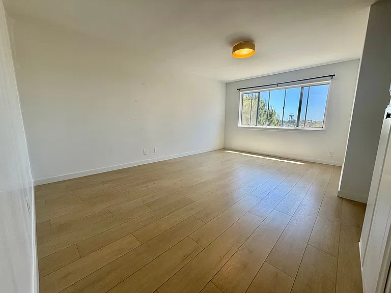 408 Larsson St — Photo 15