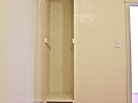 5th image of 945 Beacon Ave APT 208