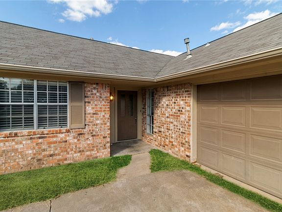 2nd image of 2800 Amy Ct