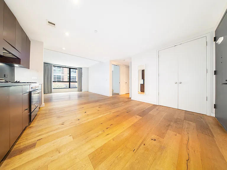 540 W 28th St #2D — Photo 4