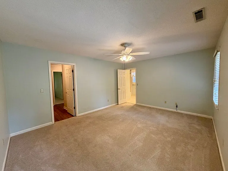 741 Henderson St — Photo 10