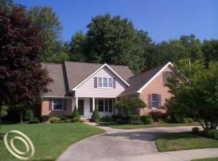 322 Rosewood Dr, Marysville, MI