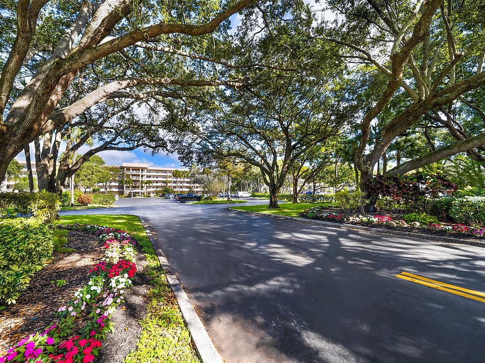 1st image of 3960 Oaks Clubhouse Drive #401