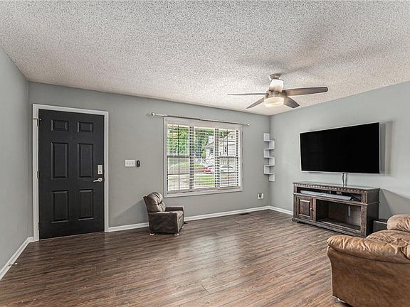 3rd image of 228 Richfield Ct