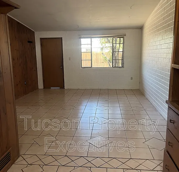 1615 E Adelaide Dr #4 — Photo 8