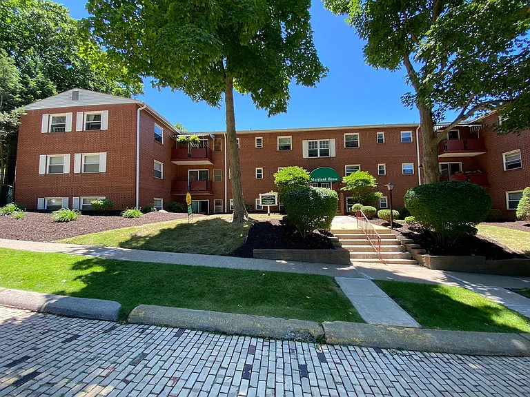 360 Maryland Ave — Photo 39
