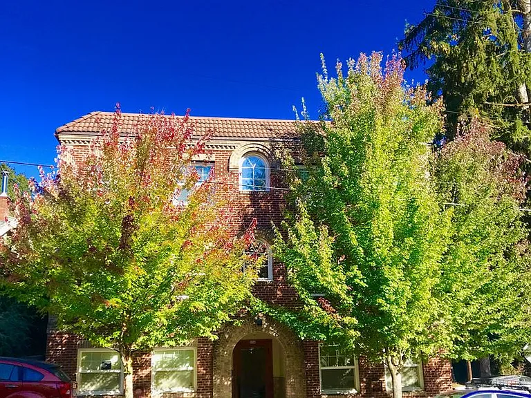 T0108 - Laurelview Apartments — Photo 24