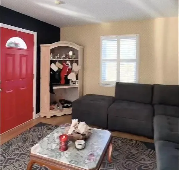 4 Goebel Rd — Photo 2