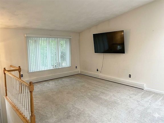 3rd image of 200 Bend St