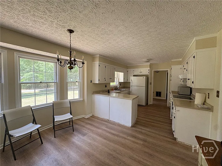 1041 Limmerick Dr — Photo 8