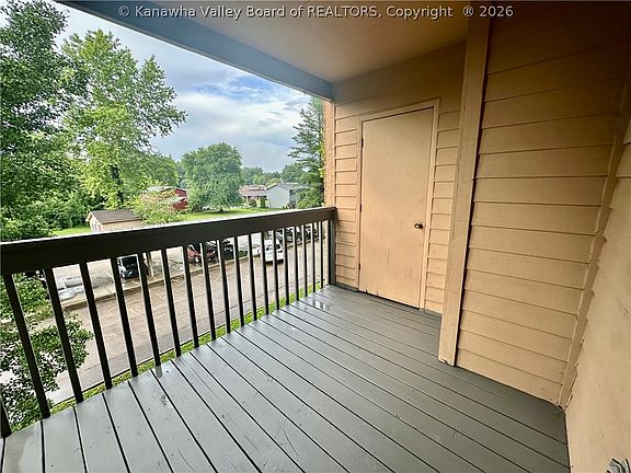3rd image of 309 Oakbridge Dr
