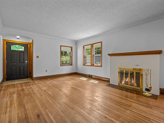 5th image of 4930 39th Ave S