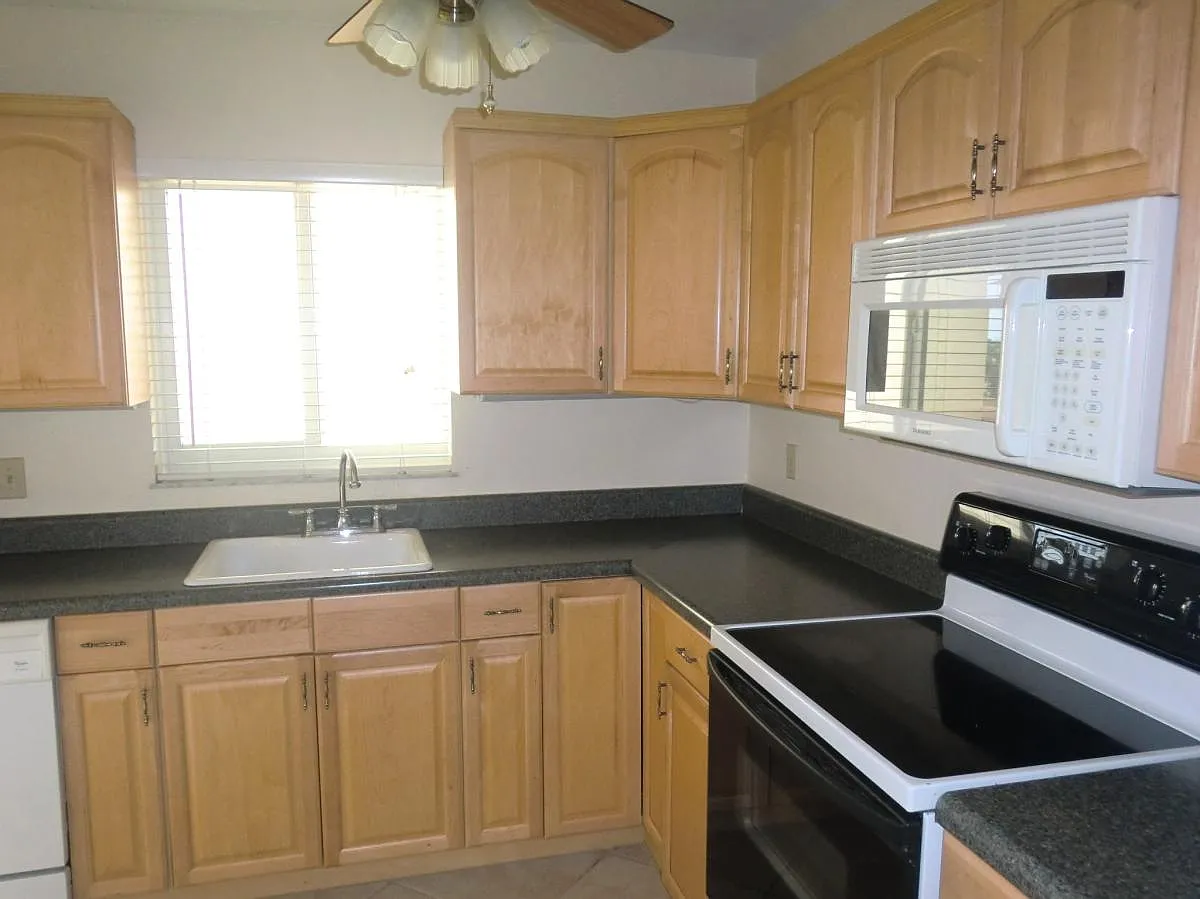2 bed, 1200 sqft, $2,100 — Photo 2