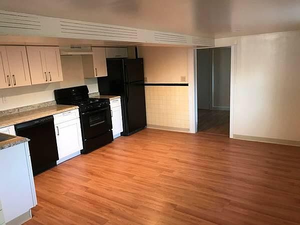 1st image of 2722 Tenbroeck Ave