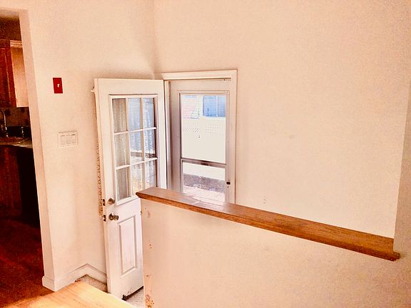 4th image of 854 North Broadway